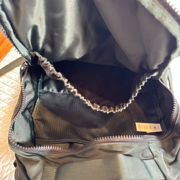 Lululemon 22L Tech Canvas Backpack - Picture 3 of 4